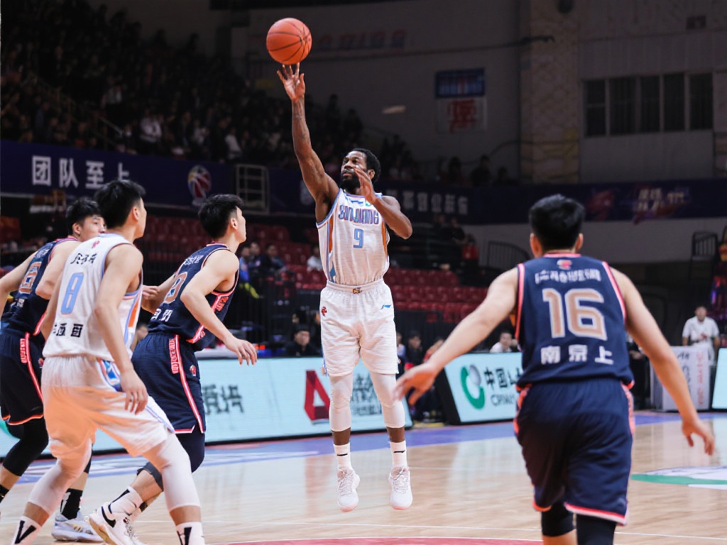 “沙特成潜在去向！TA：瓦拉内明夏合同到期，或将自由转会”