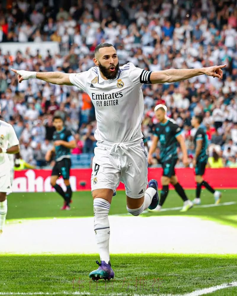 官方:本泽马当选本赛季欧冠最佳球员 官方:本泽马当选本赛季欧冠最佳球员